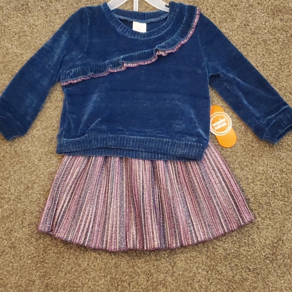 🆕️Matching Skirt Outfit - Picture 1 of 10